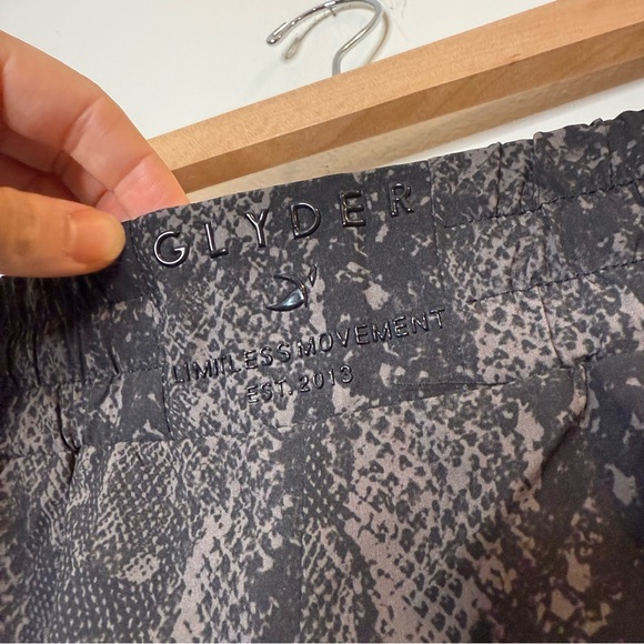 GLYDER Running Short in Brown Black Snake Reptile size small - Picture 2 of 9